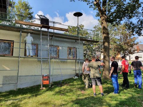 Feuerwehrhaus streichen